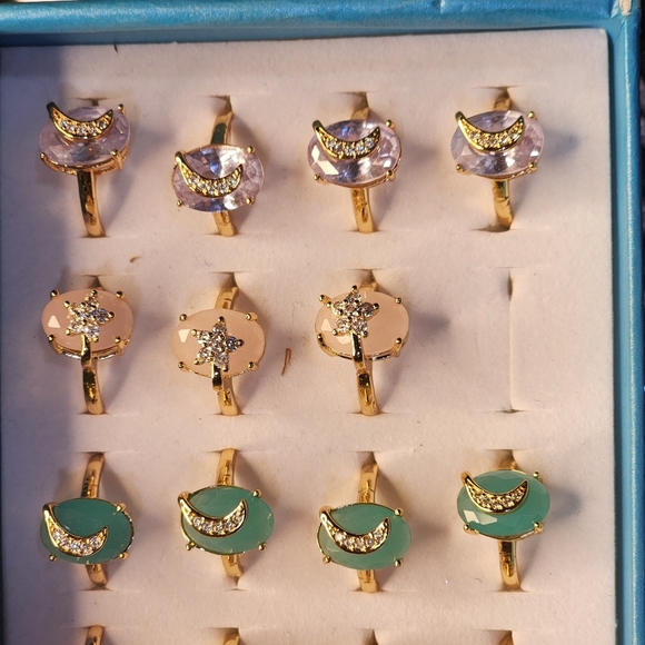 Fashion rings for women in multicolor and adjustable size. - Picture 6 of 7